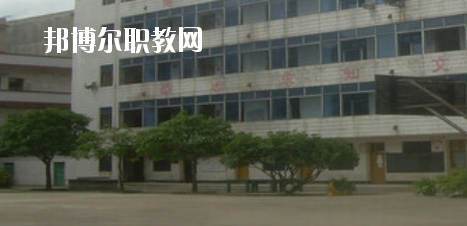玉林市嶺南工業(yè)學校2020年報名條件、招生要求、招生對象