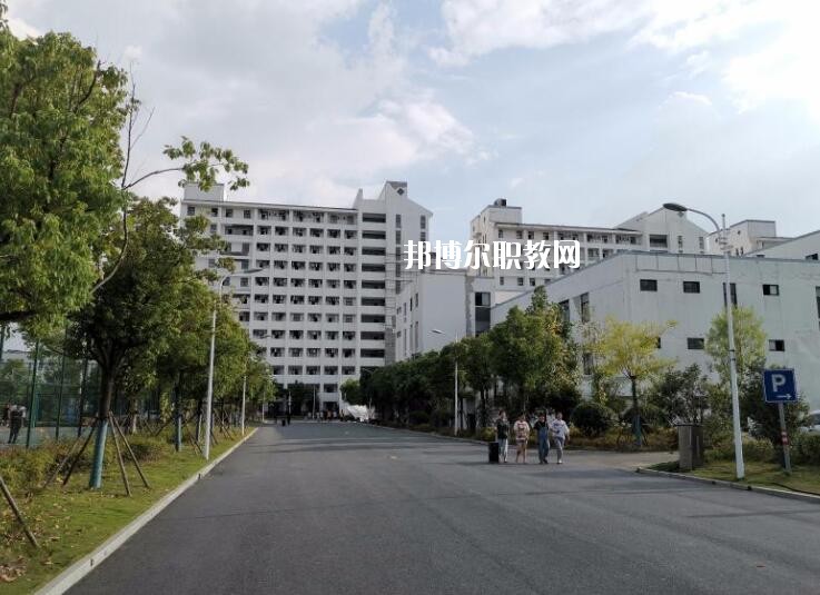 合肥經(jīng)貿(mào)旅游學(xué)校2020年報(bào)名條件、招生要求、招生對(duì)象