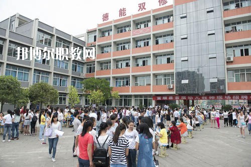 富順縣福源灝職業(yè)中學2020年報名條件、招生要求、招生對象