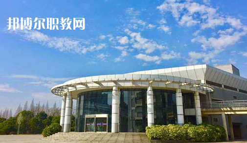定遠(yuǎn)化工學(xué)校2021年報名條件、招生要求、招生對象