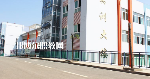 畢節(jié)同心農(nóng)工中等職業(yè)技術(shù)學(xué)校2021年報(bào)名條件、招生要求、招生對(duì)象