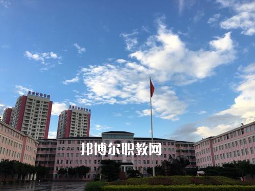 玉溪工業(yè)財貿(mào)學校2021年學費。收費多少