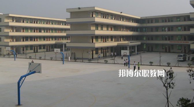 廣東領(lǐng)才技工學(xué)校2022年報名條件、招生要求、招生對象