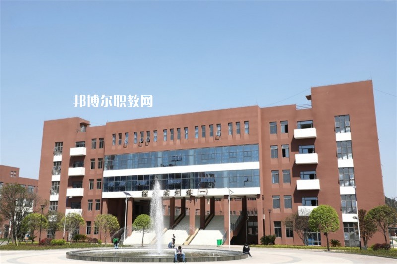 重慶機(jī)電工業(yè)學(xué)校2022年學(xué)費(fèi)、收費(fèi)多少 