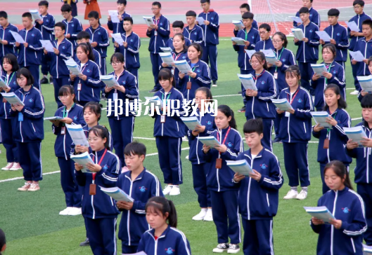 崇信縣職業(yè)教育中心2022年報名條件、招生要求、招生對象 
