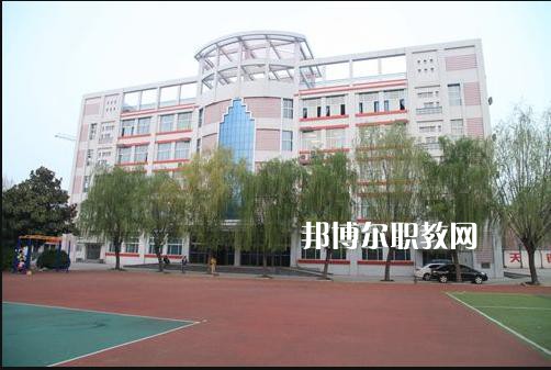 重慶輕工業(yè)技工學(xué)校2022年學(xué)費(fèi)、收費(fèi)多少 