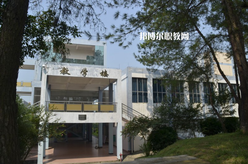 重慶第三衛(wèi)生學校2022年報名條件、招生要求、招生對象 