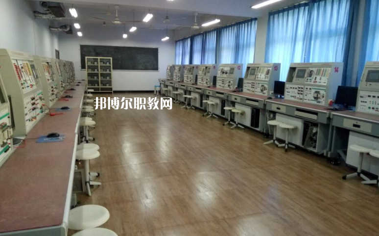 秦皇島現(xiàn)代經(jīng)濟(jì)中等專業(yè)學(xué)校2022年報名條件、招生要求、招生對象