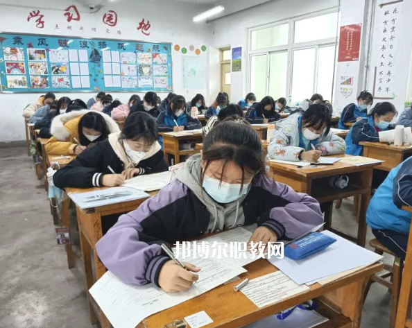 平?jīng)隼砉ぶ械葘I(yè)學(xué)校2022年報(bào)名條件、招生要求、招生對(duì)象