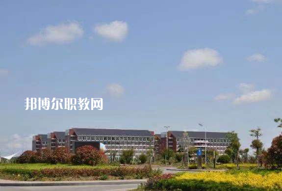 龍陵縣職業(yè)高級(jí)中學(xué)2022年報(bào)名條件、招生要求、招生對(duì)象