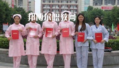 廉江市衛(wèi)生職業(yè)技術(shù)學(xué)校2022年報名條件、招生要求、招生對象