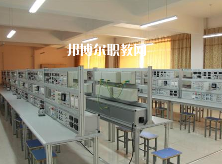保定工程技術(shù)學(xué)校2022年報名條件、招生要求、招生對象