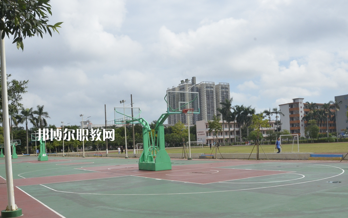 馬關(guān)縣民族職業(yè)高級(jí)中學(xué)2022年報(bào)名條件、招生要求、招生對(duì)象