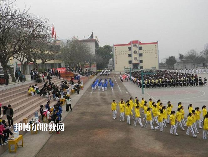 重慶萬州商貿(mào)中等專業(yè)學(xué)校2022年學(xué)費、收費多少
