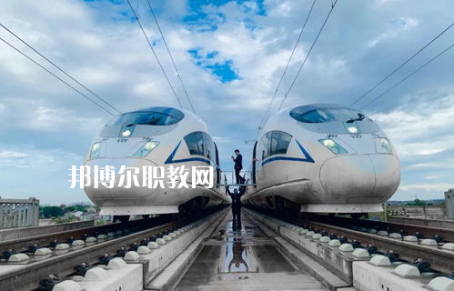 蘭州2022年軌道交通學(xué)校中專升大?？际裁? width=