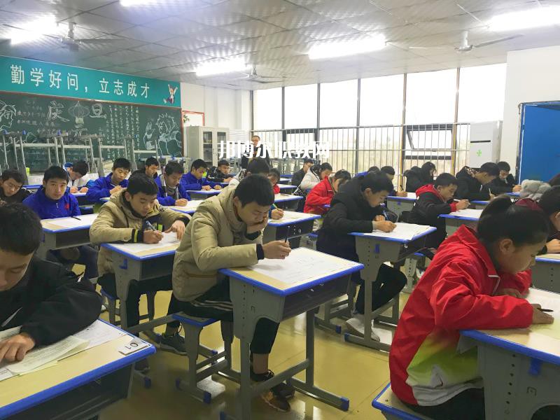 四川達(dá)州鳳凰職業(yè)技術(shù)學(xué)校2022年報名條件、招生要求、招生對象