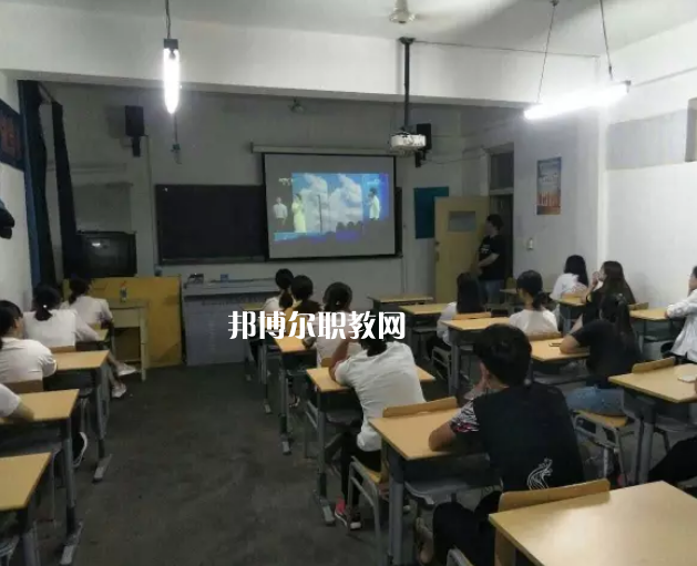石家莊經(jīng)貿(mào)學(xué)校2022年報(bào)名條件、招生要求、招生對象