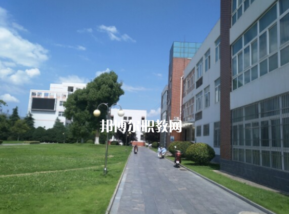 云南廣播電視學(xué)校2022年報(bào)名條件、招生要求、招生對(duì)象