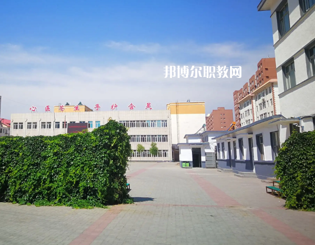 赤峰衛(wèi)生學(xué)校2022年報名條件、招生要求、招生對象