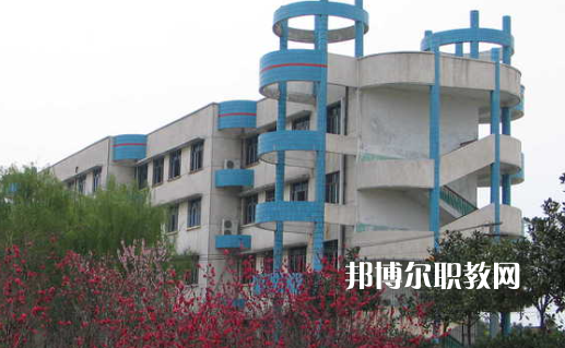 武漢第二高級技工學(xué)校2022年報名條件、招生要求、招生對象