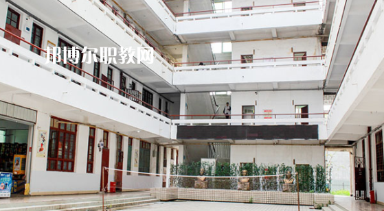 福建新華技術(shù)學(xué)校2023年學(xué)費(fèi)、收費(fèi)多少