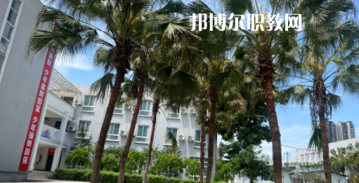 成都光華技工學(xué)校地址在哪里，哪個地區(qū)，哪個城市?