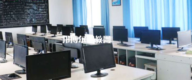 眉山市華興技工學(xué)校地址在哪里，哪個地區(qū)，哪個城市?