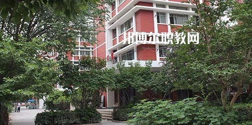 濟南應用技術職業(yè)中等專業(yè)學校地址在哪里，哪個地區(qū)，哪個城市?