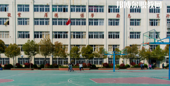 南京工業(yè)技術(shù)學(xué)校地址在哪里，哪個地區(qū)，哪個城市?