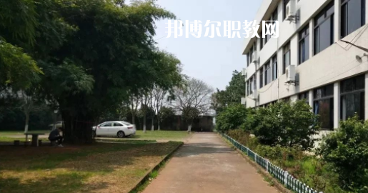 蘭溪市第六中學(xué)地址在哪里，哪個(gè)地區(qū)，哪個(gè)城市?
