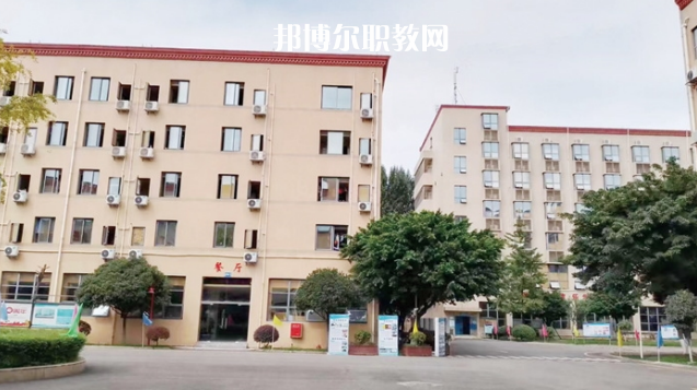 四川科華高級(jí)技工學(xué)校醫(yī)藥衛(wèi)生類對(duì)口高考班地址在哪里，哪個(gè)地區(qū)，哪個(gè)城市?