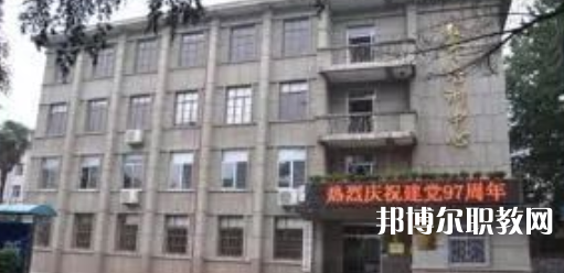 寶鈦集團(tuán)有限公司技工學(xué)校地址，乘車路線