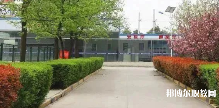 西安軌道交通技師學(xué)院地址，乘車(chē)路線