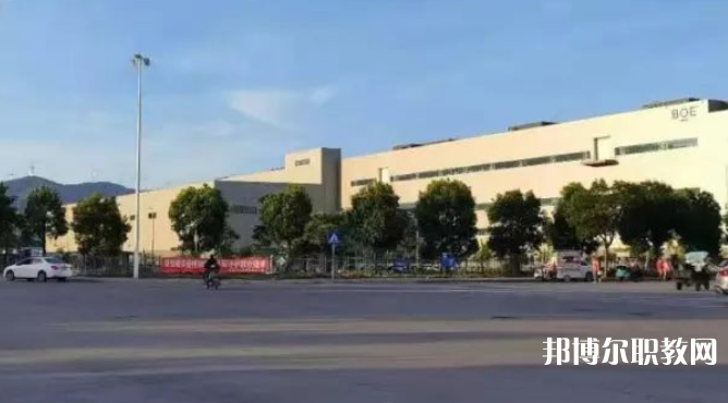 西安智能工業(yè)技工學(xué)校地址，乘車路線