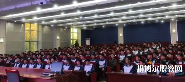 秦皇島市中等專業(yè)學(xué)校地址，乘車路線