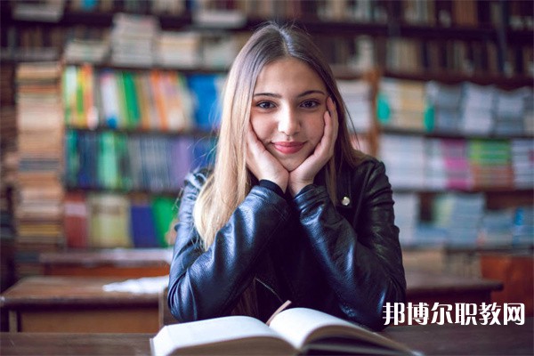 浙江哪里的中專學校能讀計算機平面設計專業(yè)