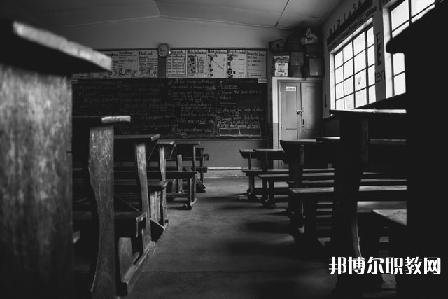 浙江哪里的職業(yè)學(xué)校能讀模具制造技術(shù)專(zhuān)業(yè)