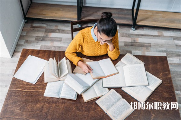 浙江哪里的中職學(xué)校能讀家具設(shè)計(jì)應(yīng)用專業(yè)