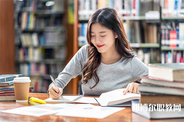 安徽哪里的中職學校能讀美發(fā)與形象設計(化妝)專業(yè)