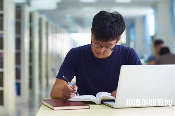 江西哪里的職業(yè)學校能讀計算機平面設(shè)計專業(yè)