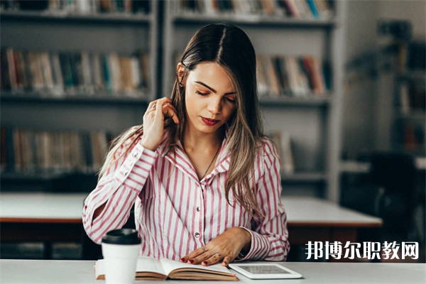 江西哪里的中專學(xué)校能讀移動(dòng)互聯(lián)網(wǎng)專業(yè)