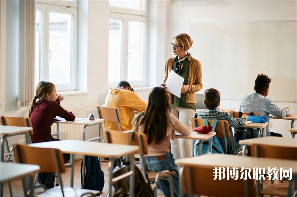 山東哪里的中職學(xué)校能讀高鐵乘務(wù)與管理、航空服務(wù)專業(yè)