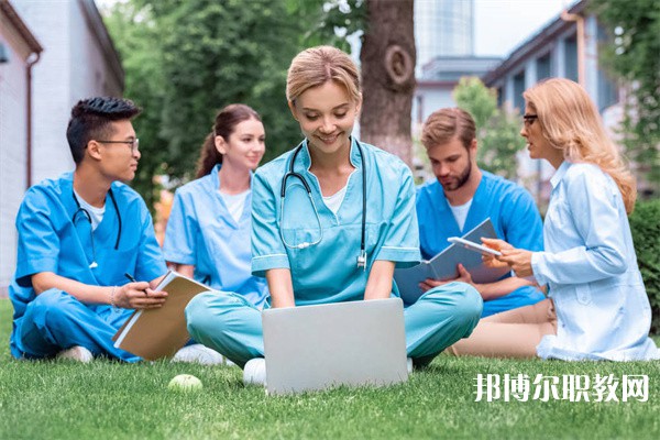 山東哪里的技工學(xué)校能讀服裝設(shè)計(jì)專業(yè)