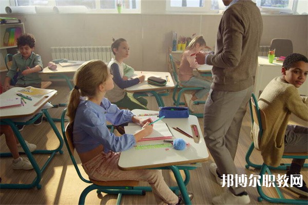 河南哪里的中職學(xué)校能讀美術(shù)制作與設(shè)計專業(yè)