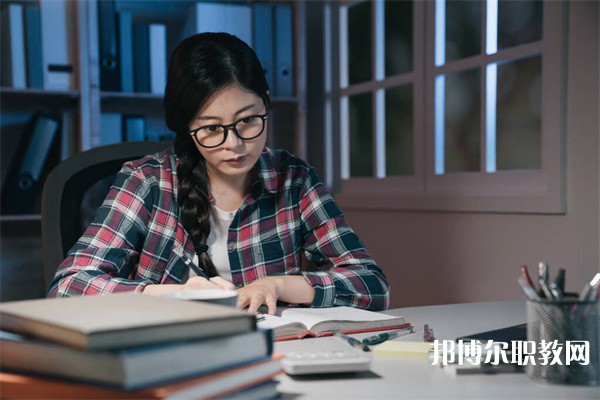 河南哪里的中專學(xué)校能讀繼電保護(hù)及自動(dòng)裝置調(diào)試維護(hù)專業(yè)