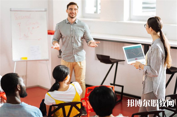 河南哪里的中職學(xué)校能讀工業(yè)機(jī)器人運(yùn)用與維修專(zhuān)業(yè)