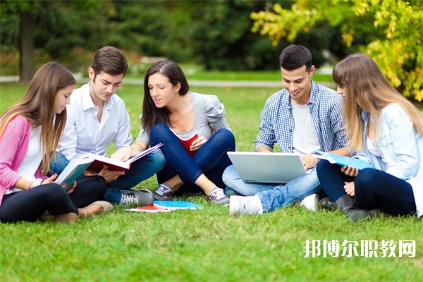 河南哪里的中專學(xué)校能讀漢語(yǔ)言文學(xué)專業(yè)