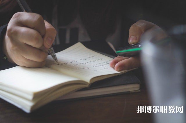 河南哪里的中職學(xué)校能讀裝潢與廣告設(shè)計專業(yè)