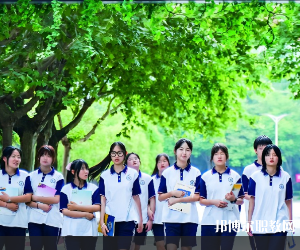 重慶2024年讀中專學?？刹豢梢钥即髮W