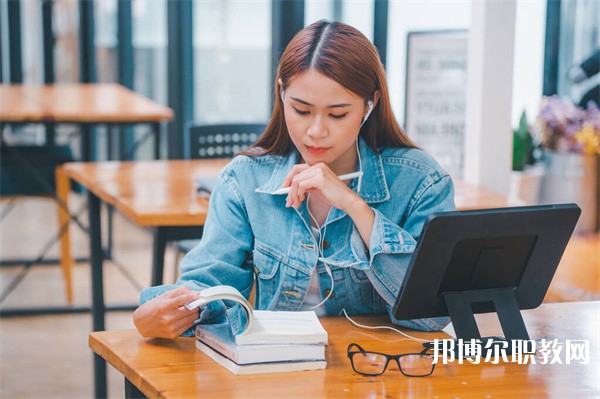 湖北哪里的職教中心能讀電子技術應用專業(yè)